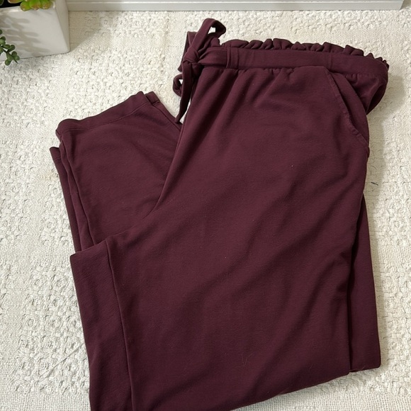 Torrid Burgundy Ruffle‎ Waist Pants Size 1 - Picture 4 of 9